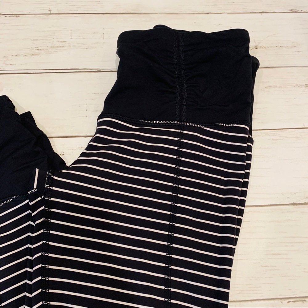 Runday striped crop black white SIZE 4 Lululemon - Picture 5 of 8